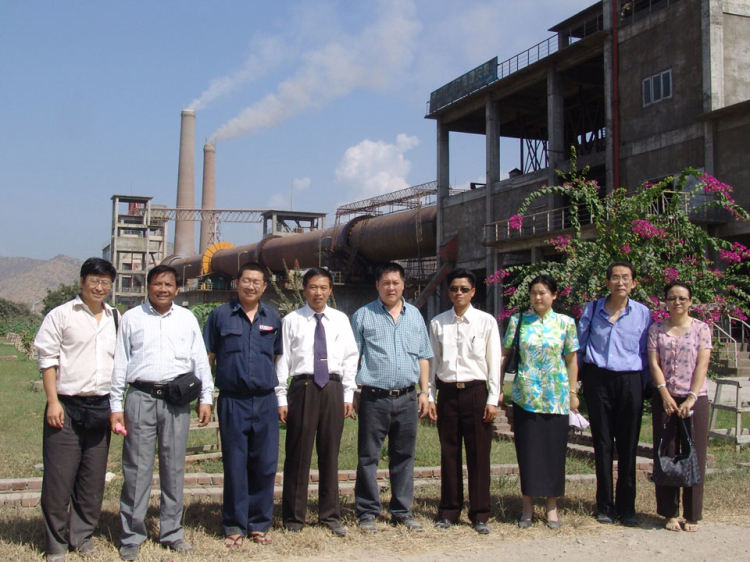 Expert Group chairman Wang Jiaan rate three A cement plant in Myanmar to inspect, to see the operation of rotary kiln construction company, and signed the third rotary kiln production lines co-operati